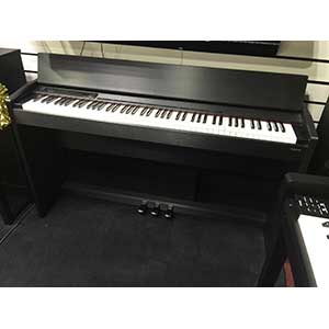 Roland F110 Digital Piano in Black  title=